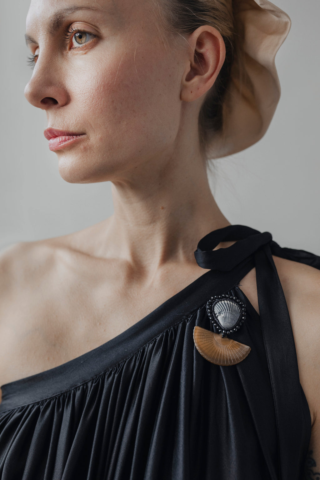 Brown Fan Brooch